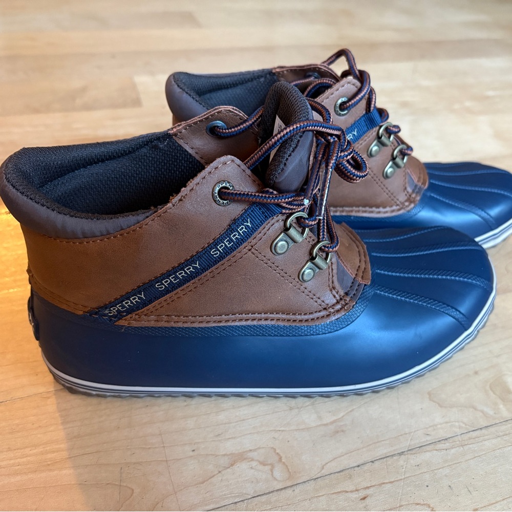 NEW kids size 3 Sperry navy and brown duck boots